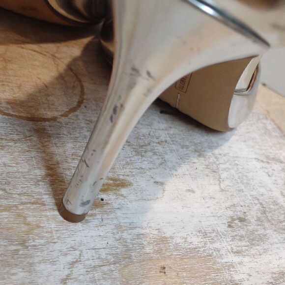 👍 Vince Camuto Siver Heels Size 9. A14 - Picture 5 of 9